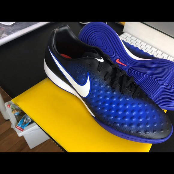 Indoor soccer shoes - Picture 8 of 8